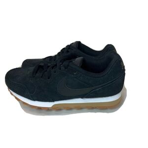 Nike Women's Black and White Sneakers